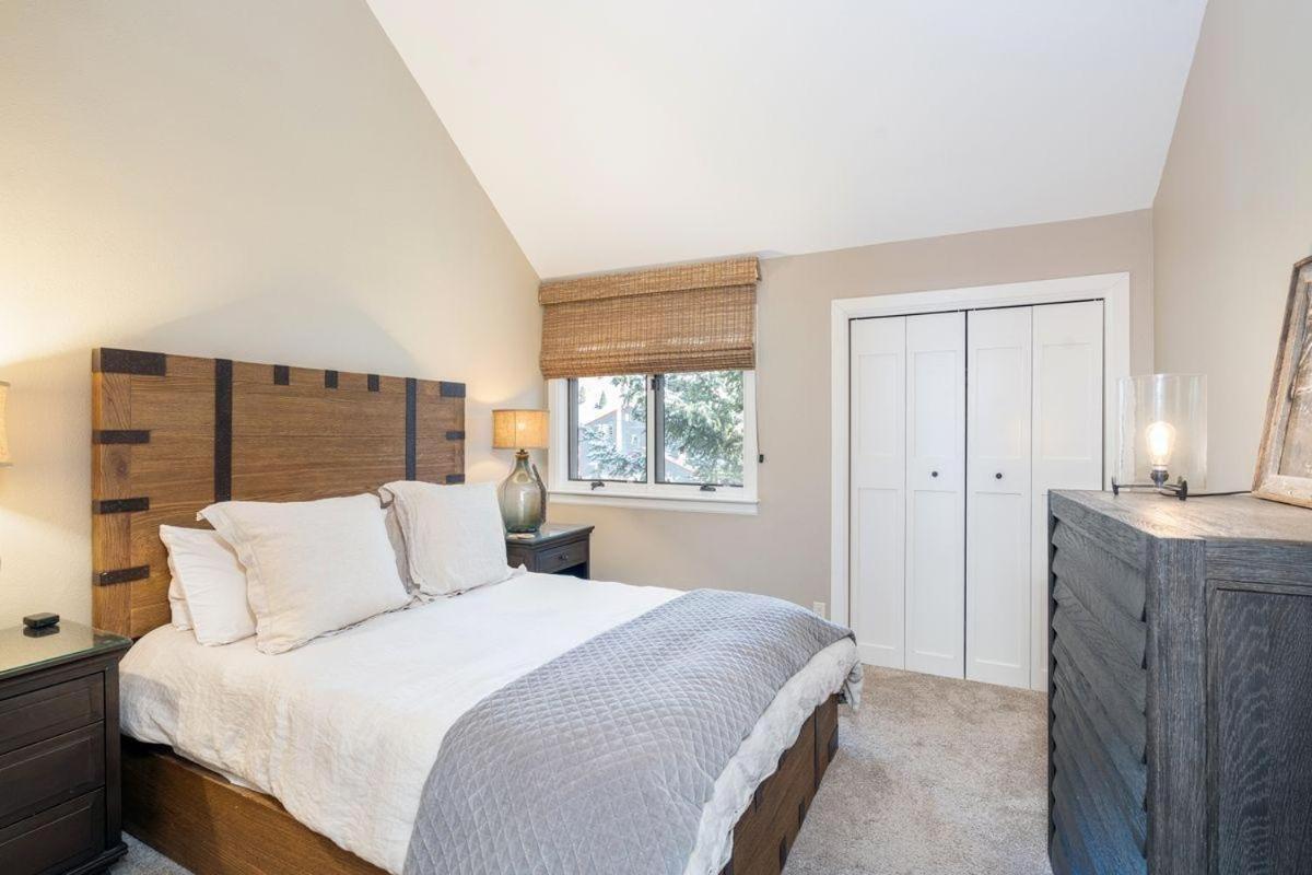In Out In Town! Area Views, Fireplace, Hot Tub Apartment *